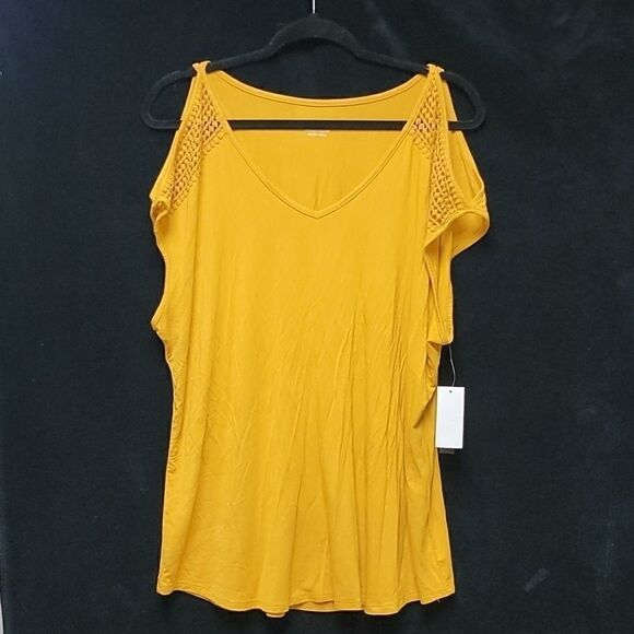 CHELSEA & THEODORE COLD SHOULDER TOP - Picture 1 of 8